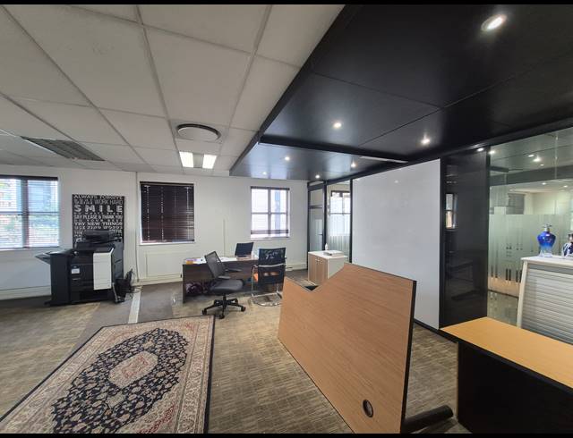 911M² OFFICE TO LET IN SANDTON CENTRAL
